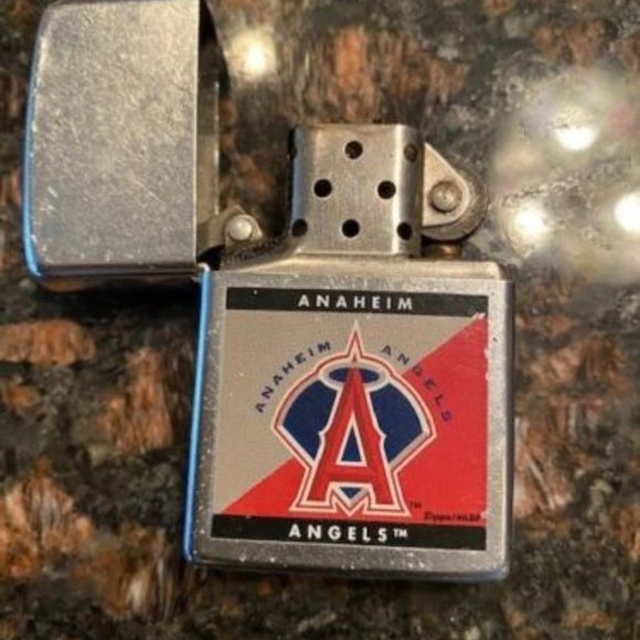 Vintage ANAHEIM ANGELS lighter *uses lighter fluid* silvertone w/ red blue logo - Picture 2 of 3